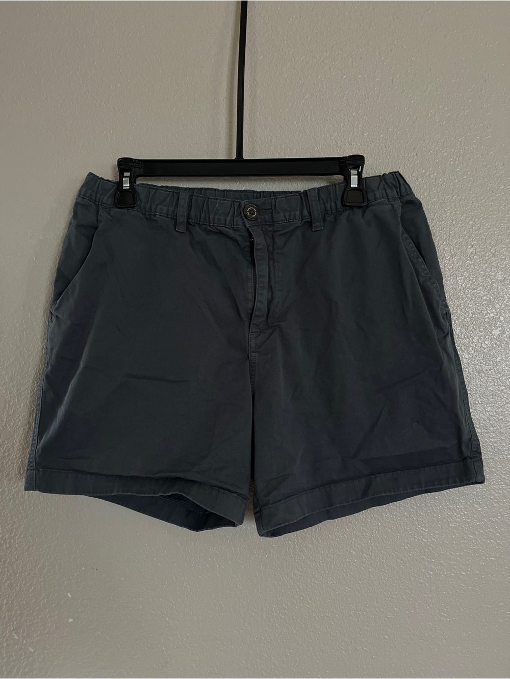 chubbies Men's Flat-Front Shorts in Charcoal